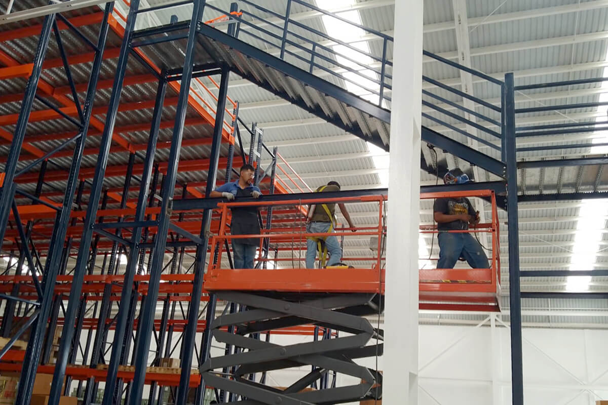 Aplicaciones de entrepisos y mezzanine industrial en México