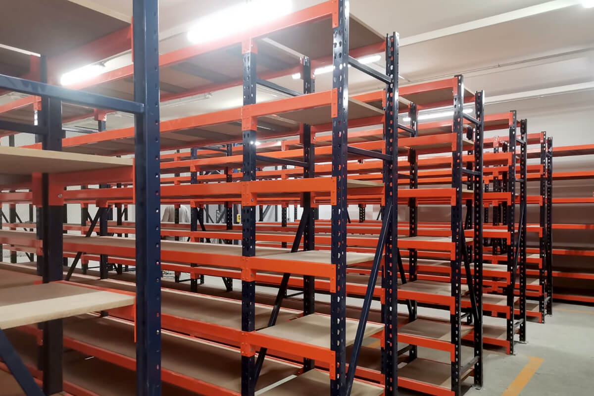 Aplicaciones de mini racks y rack semipesado de carga manual en México