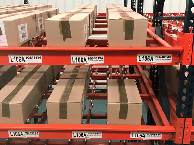 Sistema de picking dinámico carton flow con camas de rodillos por gravedad