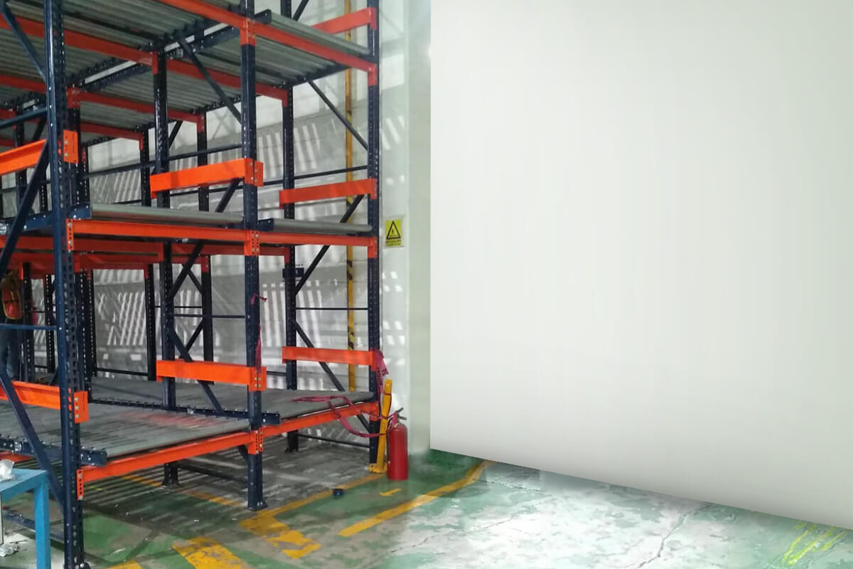 Aplicaciones de racks dinámicos por gravedad FIFO en México