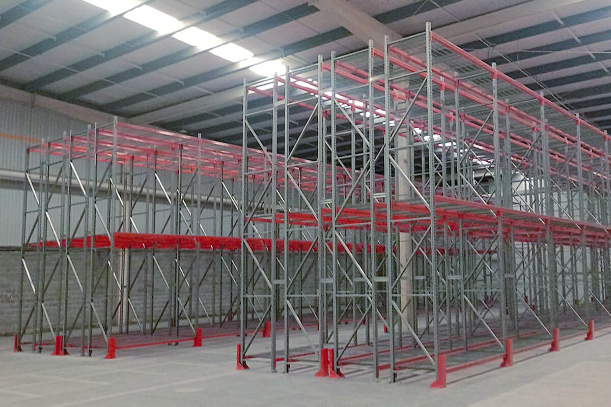 Racks de doble profundidad con montacargas reach